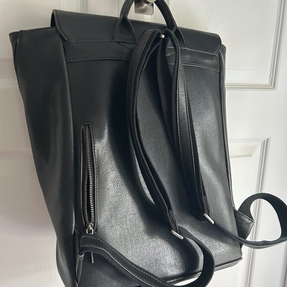 Matt & Nat Laptop Backpack - Picture 7 of 7